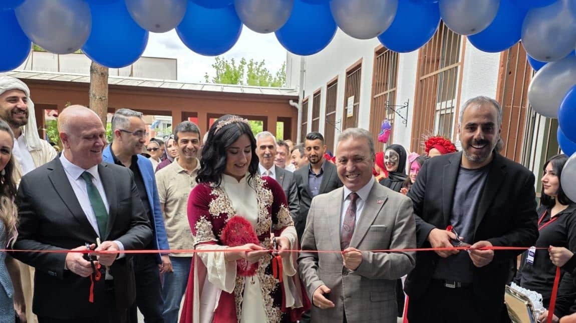 ÖĞRETMEN SANAT ATÖLYESİ KURS SERGİMİZİ BAŞARIYLA TAMAMLADIK.
